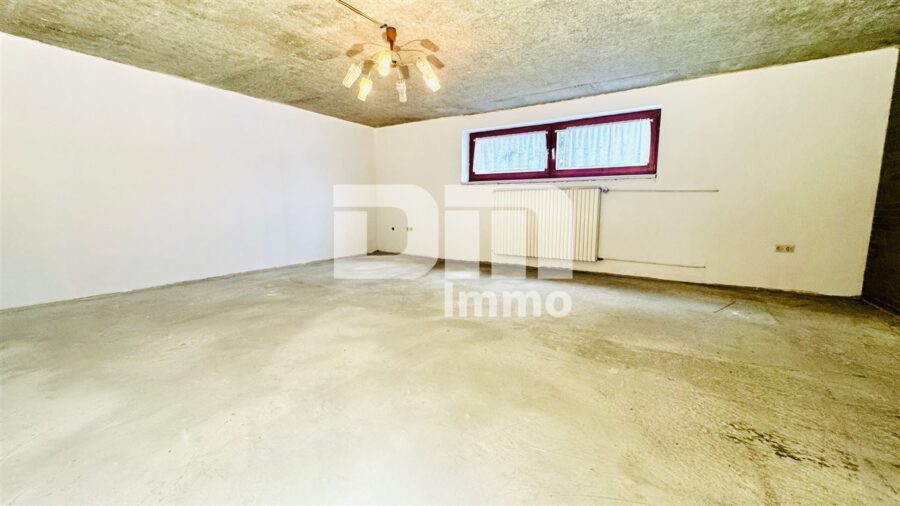 Wohn- / Hofensemble mit Einfamilienhaus, 2x Hofgebäude und altengerechter Bungalow - Bungalow Souterrain Hobbykeller beheizt